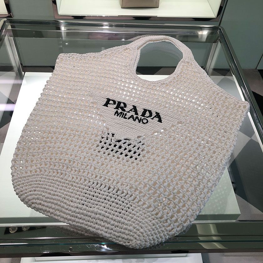 6万取引突破☆UPS速達便利用！【PRADA☆プラダ】バッグ (PRADA