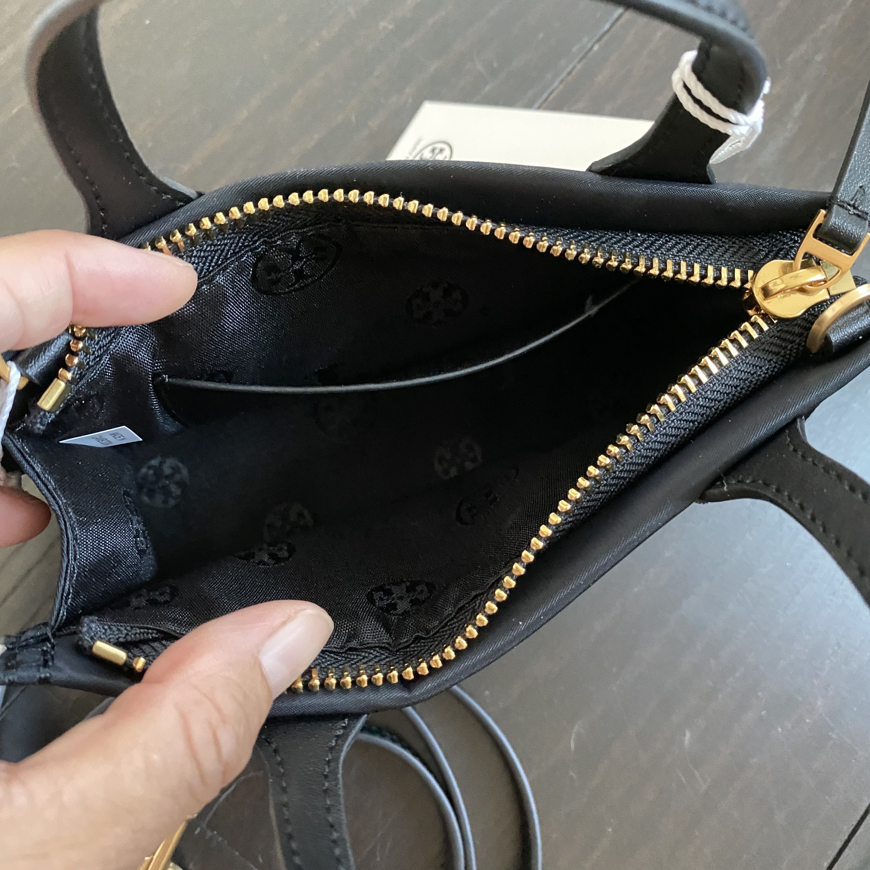 146437★TORY BURCH★ELLA NYLON MINI TOTE★スマホ収納可 146437☆TORY BURCH☆ELLA NYLON MINI TOTE☆スマホ収納可 (Tory