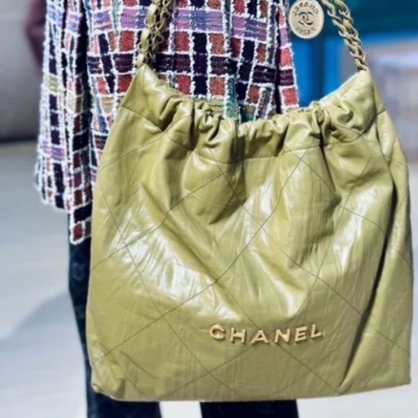 23AW☆人気アイテム 希少グリーン♪ CHANEL シャネル 22 バッグ