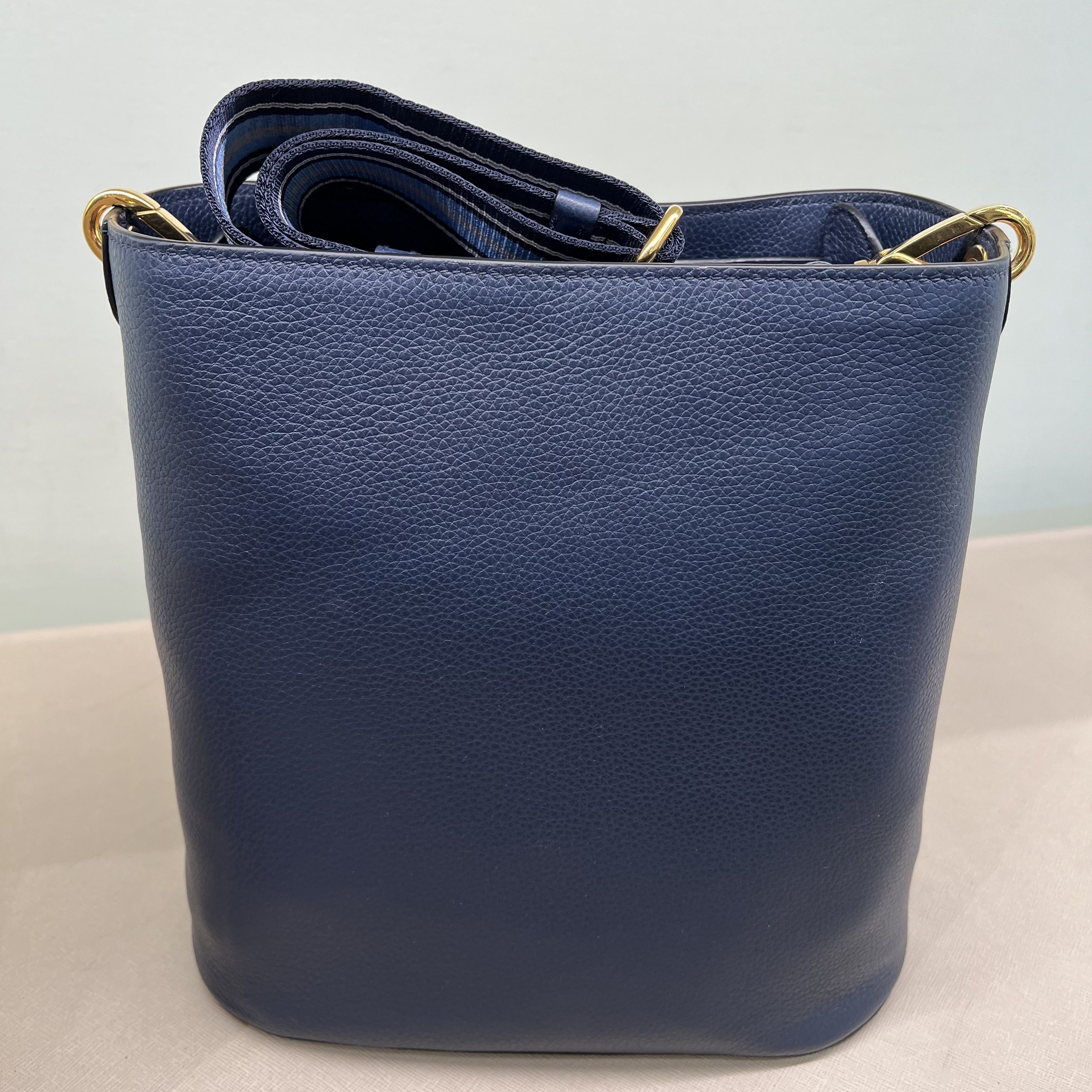 入手困難◆PRADA◆リアルレザー ショルダーバック アウトレット 入手困難◇PRADA◇リアルレザー ショルダーバック アウトレット