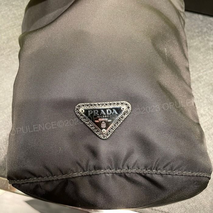 国内買付 すぐ届くPrada プラダ TESSUTO 巾着/メイクポーチ 国内買付 すぐ届くPrada プラダ TESSUTO 巾着/メイクポーチ