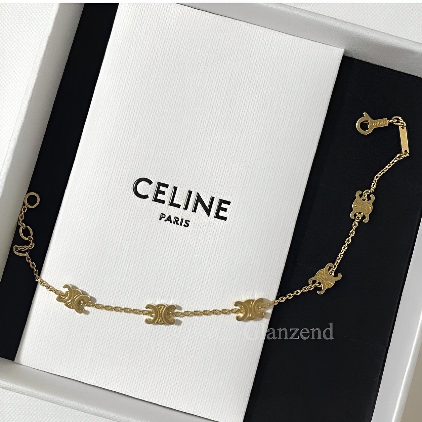 これ1つで主役に♪【CELINE】トリオンフ クラスプ ブレスレット これ1つで主役に♪【CELINE】ミニ トリオンフ ブレスレット