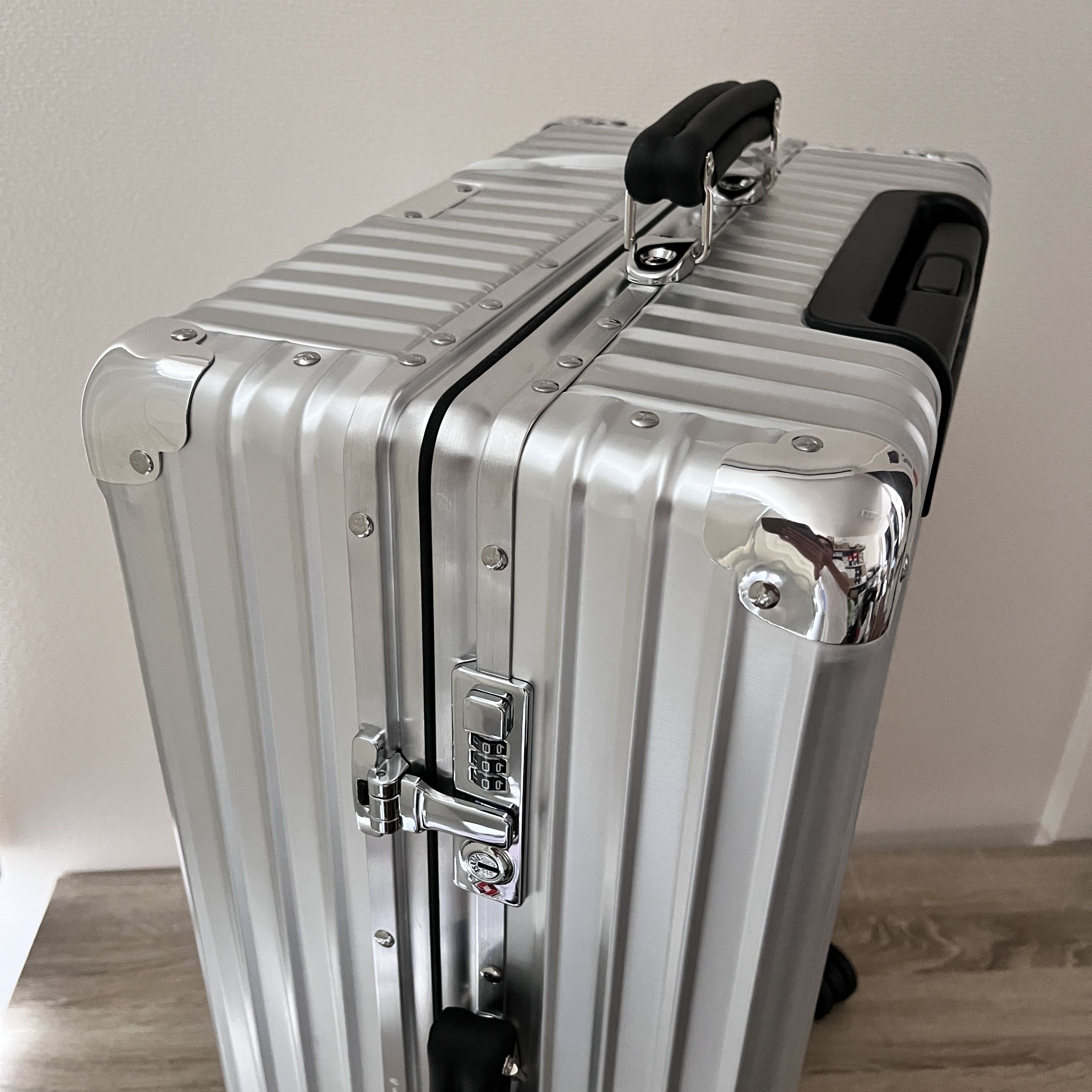 RIMOWA リモワ Classic Check-In M クラシック チェックイン 61L RIMOWA リモワ CLASSIC クラシック チェックイン Check-In M 61L