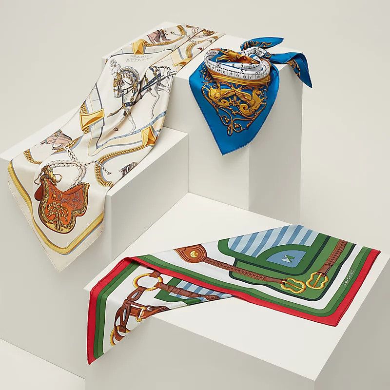 HERMES 新作 カレ90 スカーフ 馬 白 de toujours Grand Apparat