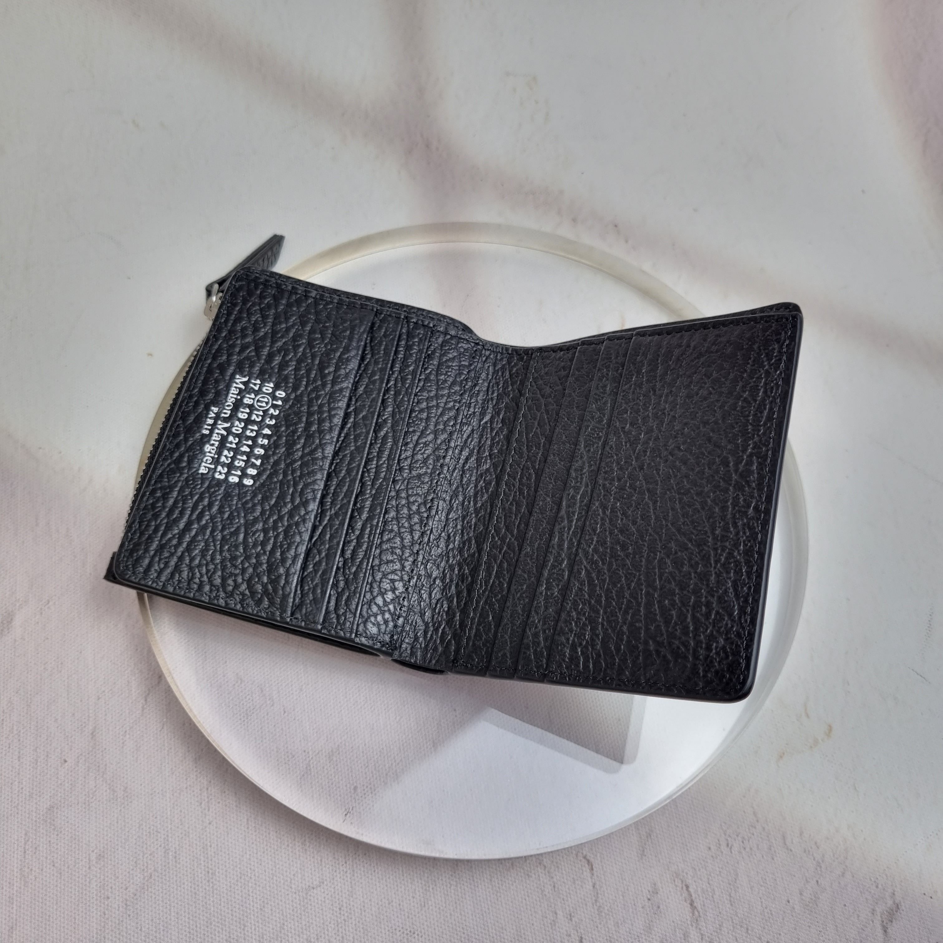 ★人気★【MAISON MARGIELA】★エンボスレザー ウォレッ.ト★ ☆人気☆【MAISON MARGIELA】☆エンボスレザー ウォレッ.ト