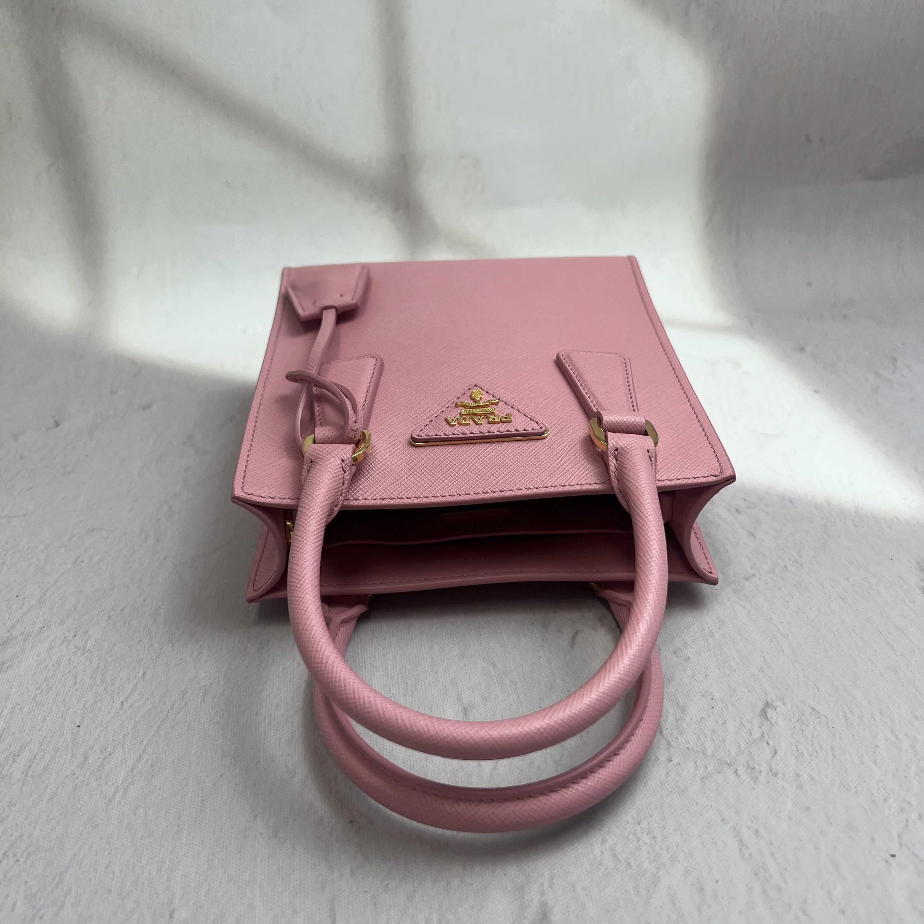 ☆韓国の人気☆【PRADA】☆プラダ ハンドバッグ レディー.ス☆ ☆韓国の人気☆【PRADA】☆プラダ ハンドバッグ レディー.ス