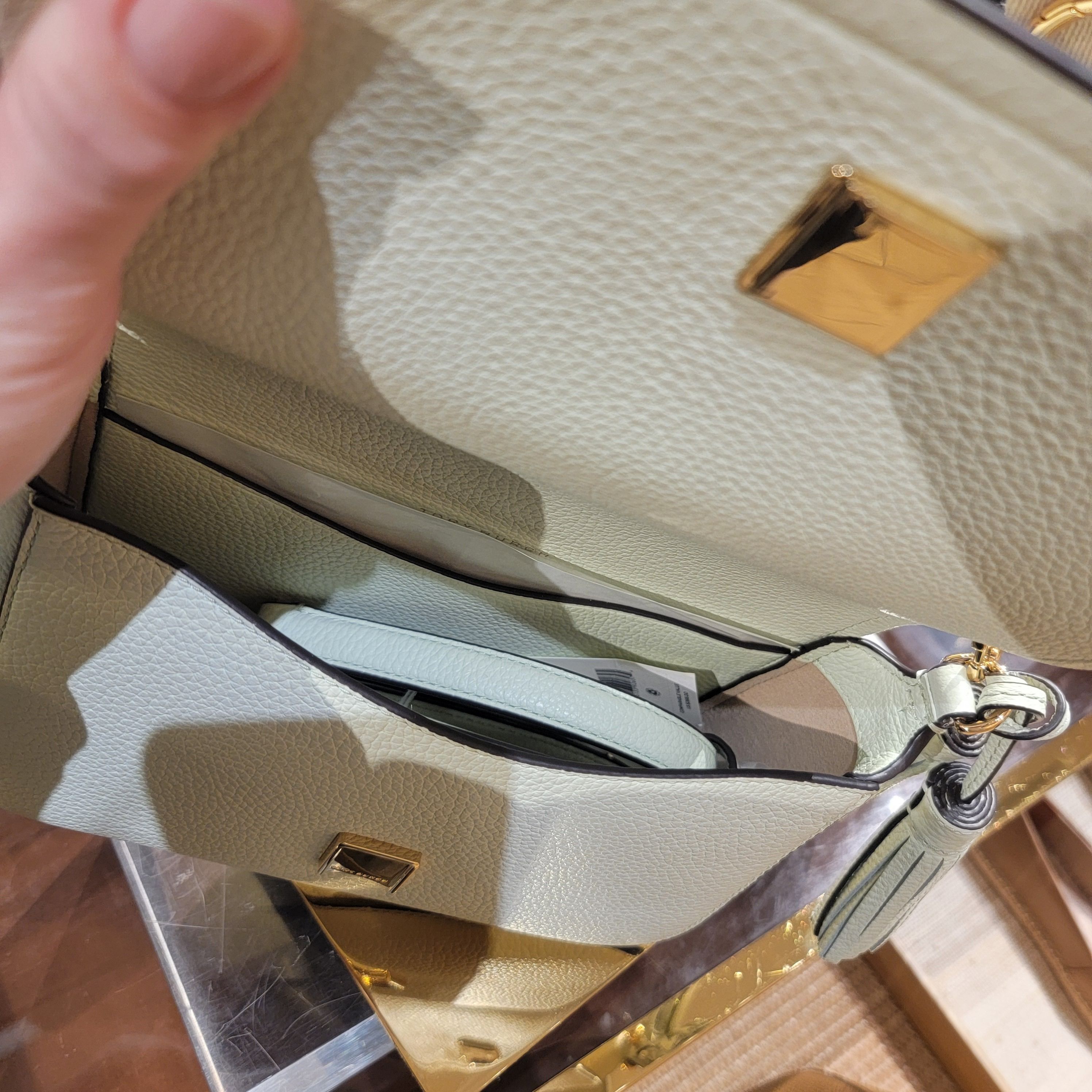大人気【Tory Burch】THEA FLAP CROSSBODY 2WAY ストラップ2本付 大人気【Tory Burch】THEA FLAP CROSSBODY 2WAY ストラップ2本付