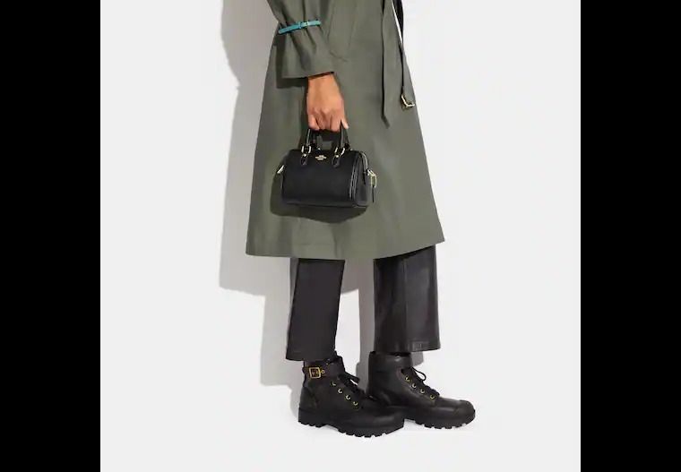 【コンパクトで可愛らしい♡】コーチ ミニバッグ コンパクトで可愛らしい♡】コーチ ミニバッグ (Coach