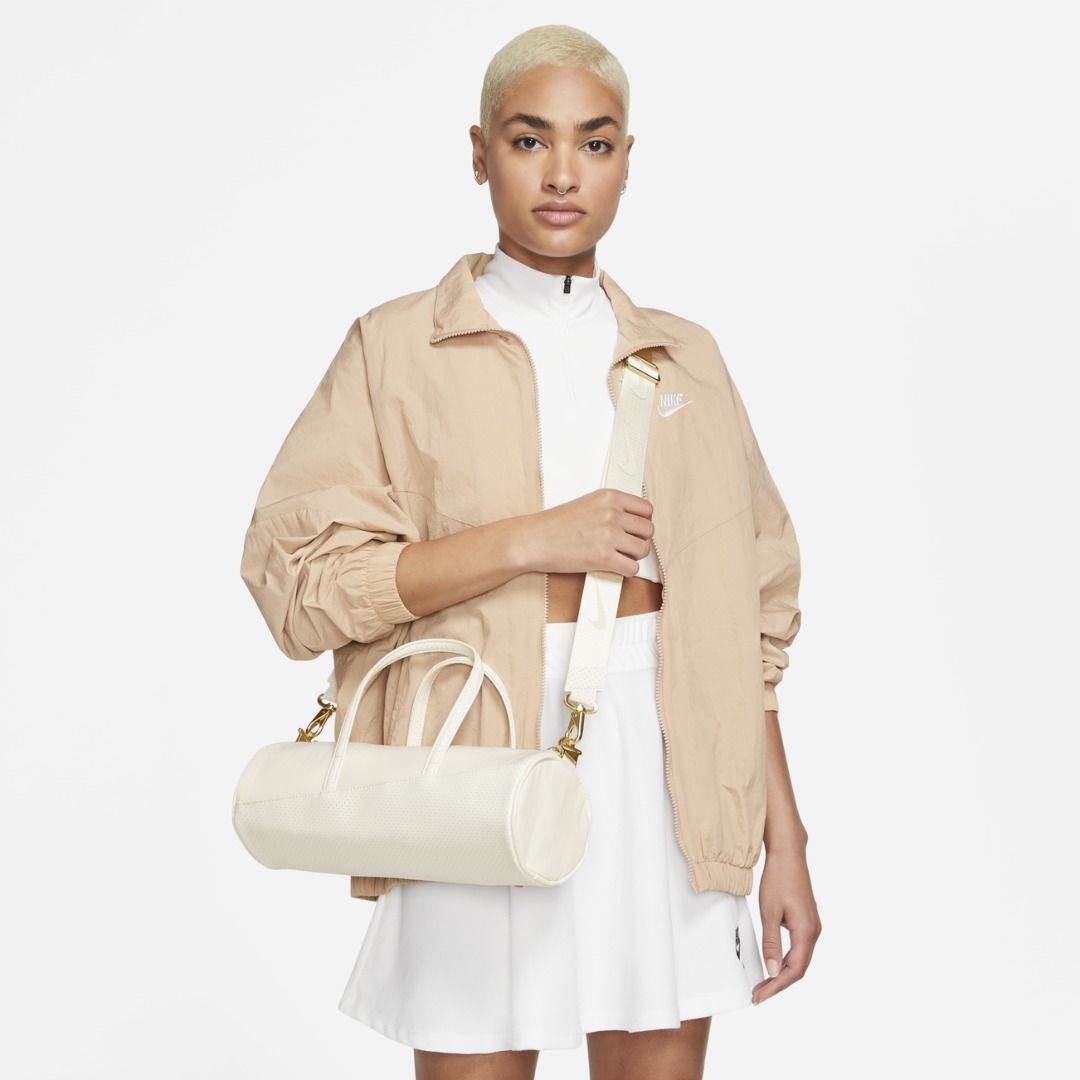 当店だけの限定モデル NIKE】ナイキ バッグ/クロスボディバッグ バレル クラシック バッグ