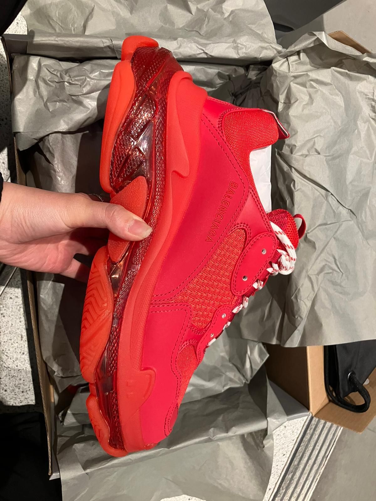 大人気【BALENCIAGA】トリプル S CLEAR SOLE トレーナー