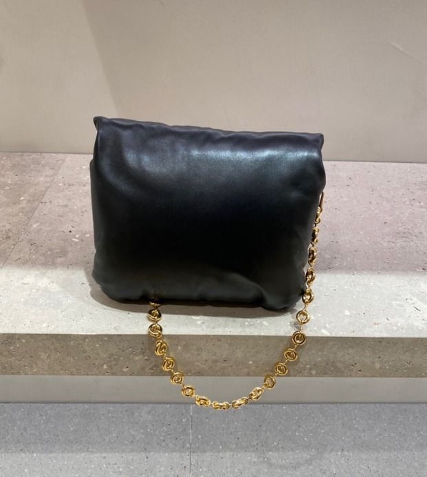 ☆送料関税込☆LOEWE GOYA パッド入りナッパ ショルダーバッグ ☆関税込☆LOEWE☆GOYA パッド入りナッパ ショルダーバッグ