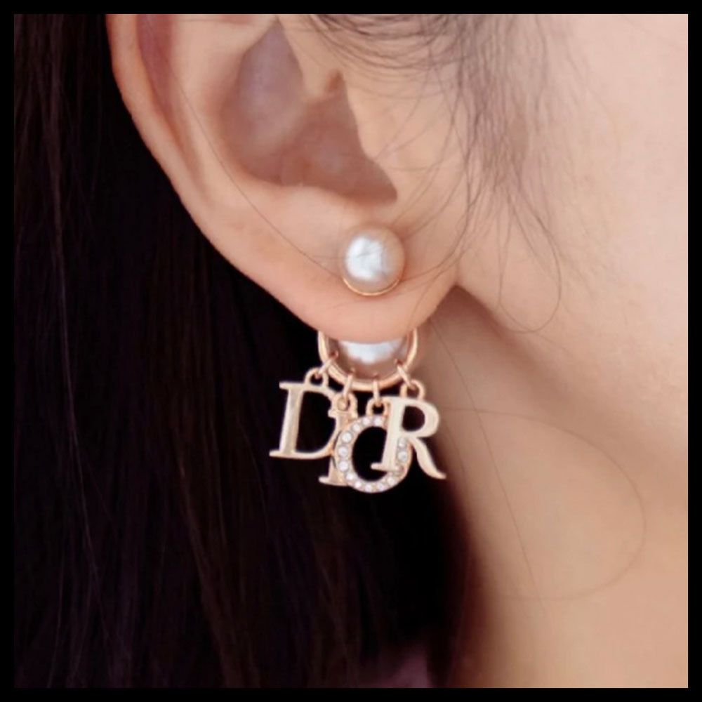 DIOR  パール　イニシャル　ピアス　S