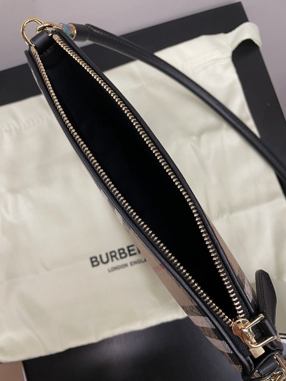 Burberry】送料・関税込☆チェックオリンピアショルダーバッグ