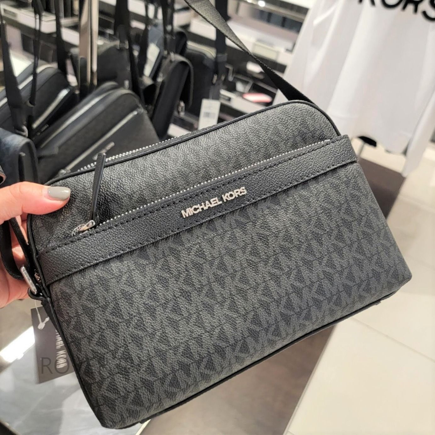 【Michael Kors 】COOPER UTILITY ☆クロスボディ カメラバッグ Michael Kors 】COOPER UTILITY ☆クロスボディ カメラバッグ