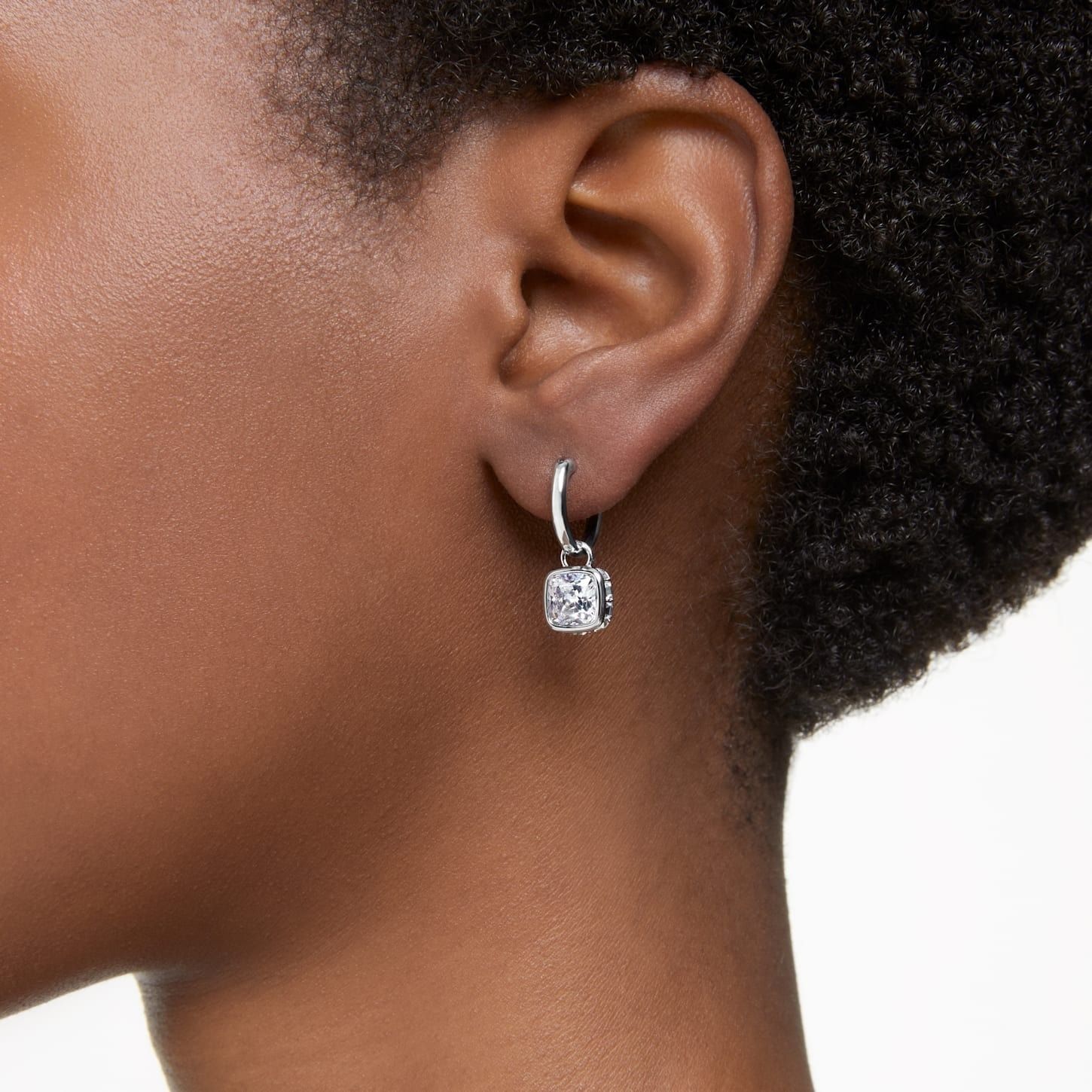 VIP価格【SWAROVSKI】スワロフスキー Stilla ドロップピアス