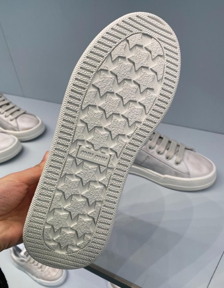 ☆送料関税込 MIUMIU ブリーチドレザー スニーカー レディース