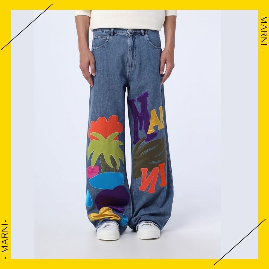 黒財布TシャツバッグアクセにMARNIマルニロゴワイドデニムパンツ