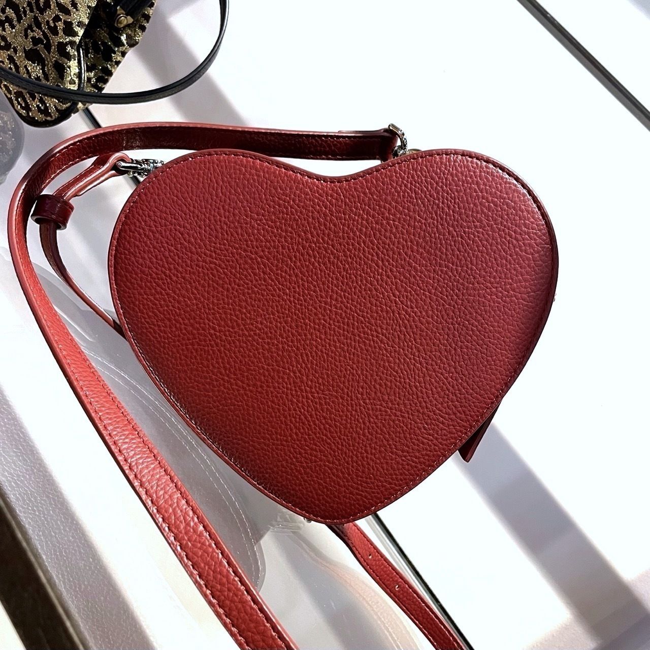 ★vivienne westwood★LOUISE ロゴ ハートショルダーバッグ ☆vivienne westwood☆LOUISE ロゴ ハートショルダーバッグ