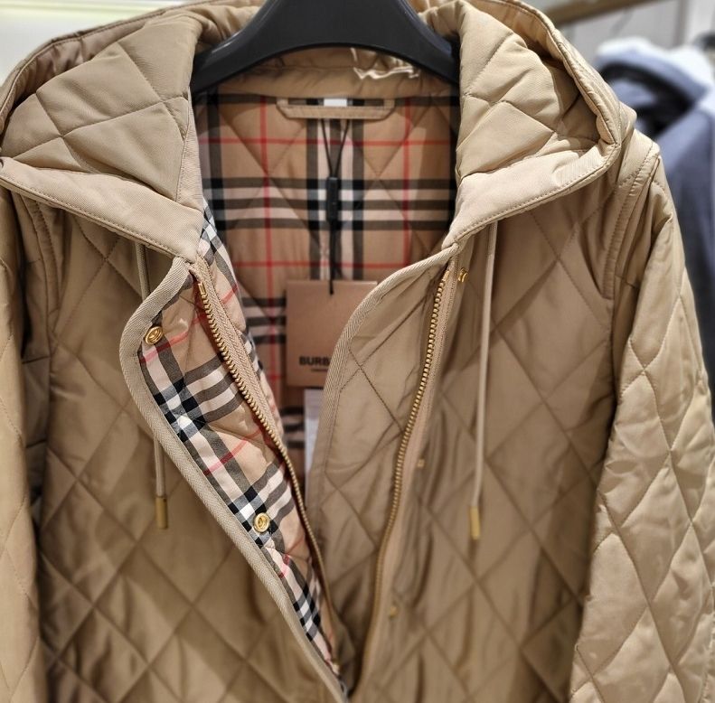 ☆送料関税込 BURBERRY ダイヤモンド キルト フード付きコート