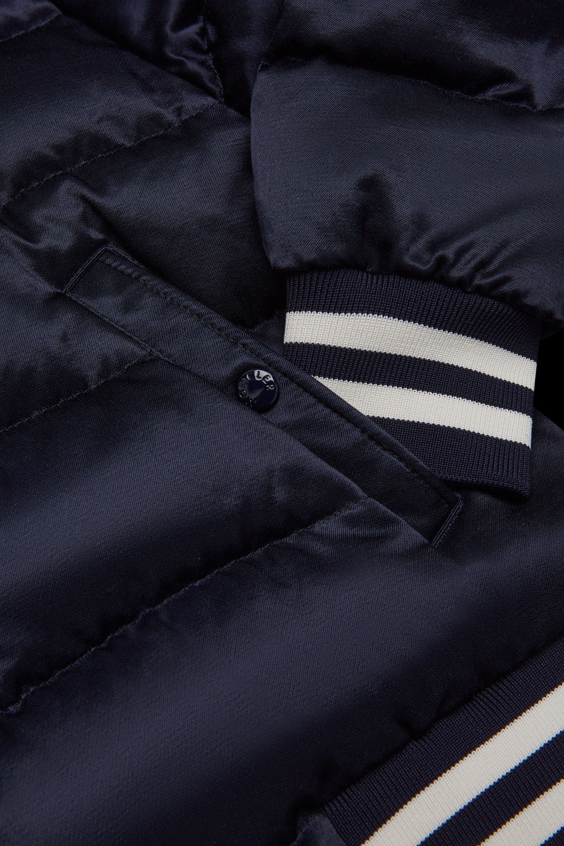 MONCLER 2023/24秋冬新作キッズダウンジャケットDIVES 4A/6A MONCLER 2023/24秋冬新作キッズダウンジャケットDIVES 4A/6A