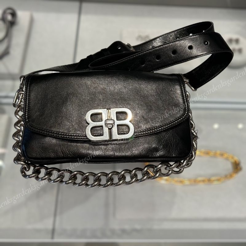 即納！BALENCIAGA BB SOFT スモールフラップバッグ ストラップ付