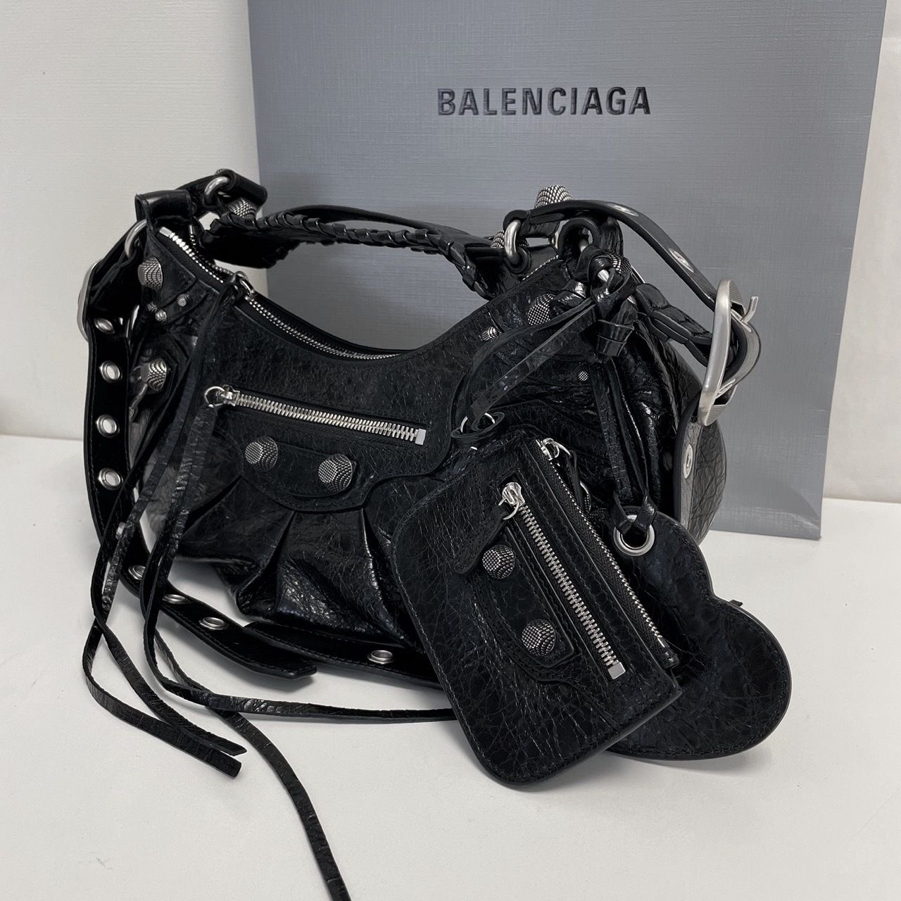 【VIPセール】BALENCIAGA (バレンシアガ) Le CagoleショルダーXS Women's Le Cagole Shoulder Bag Xs in Black | Balenciaga US
