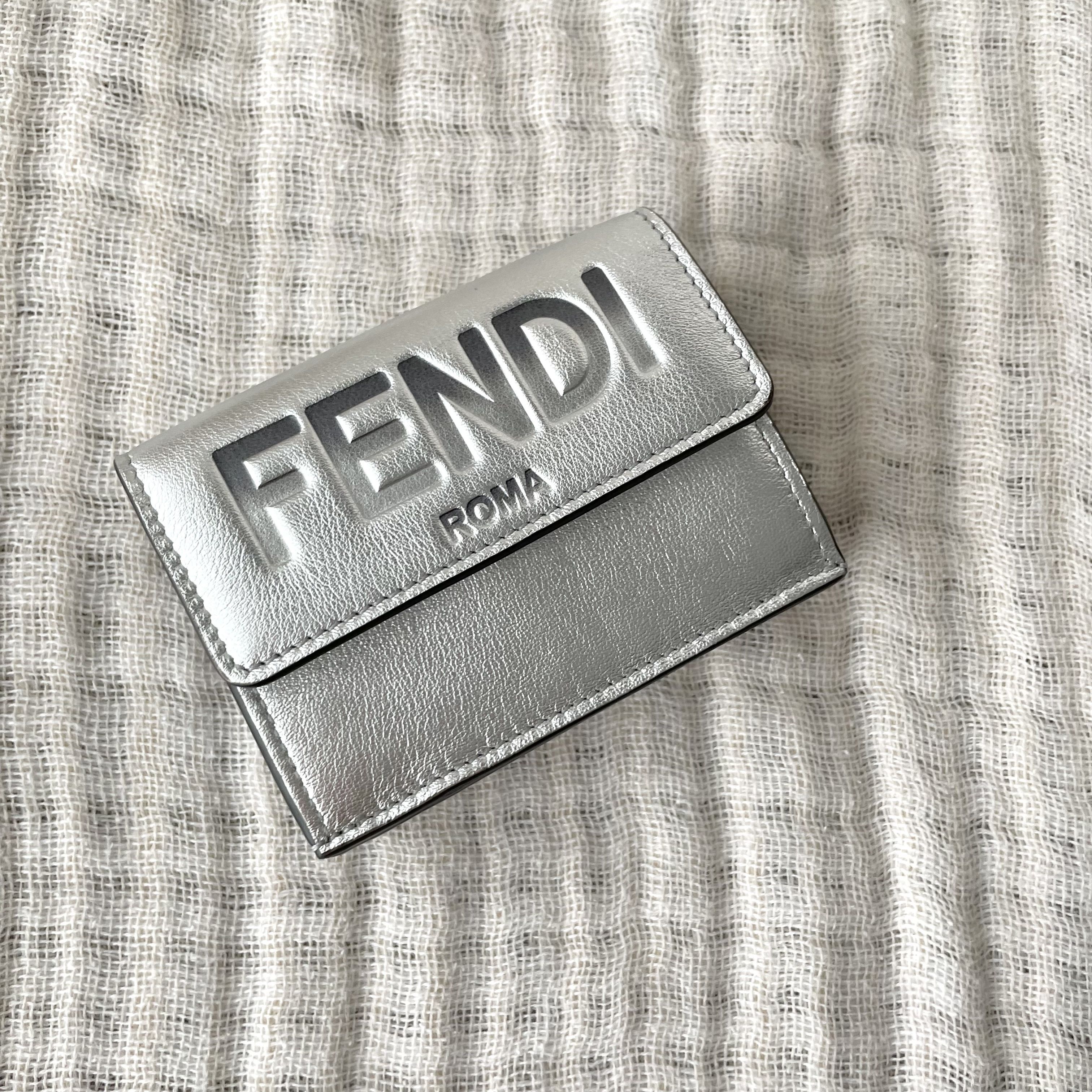 VIPセール☆FENDI☆シルバー マイクロウォレット (FENDI/折りたたみ