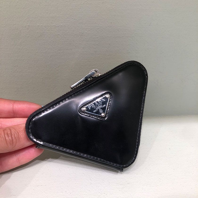 PRADA* サフィアーノトライアングル コインケース 丸型 *White