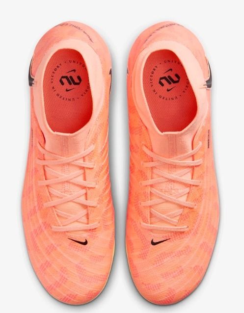 新サッカースパイク☆話題沸騰中Nike Phantom Luna☆選べる2色