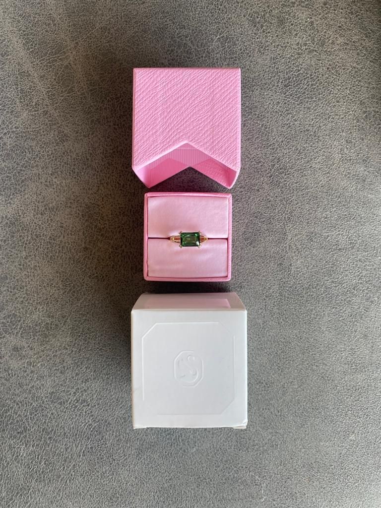 Swarovski ピンク 唇型 リング ボックス付き Swarovski】Matrix リング 純正箱付き (SWAROVSKI/指輪・リング