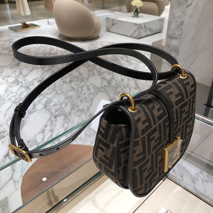 6万取引突破☆UPS速達便利用！【FENDI☆フェンディ】バッグ