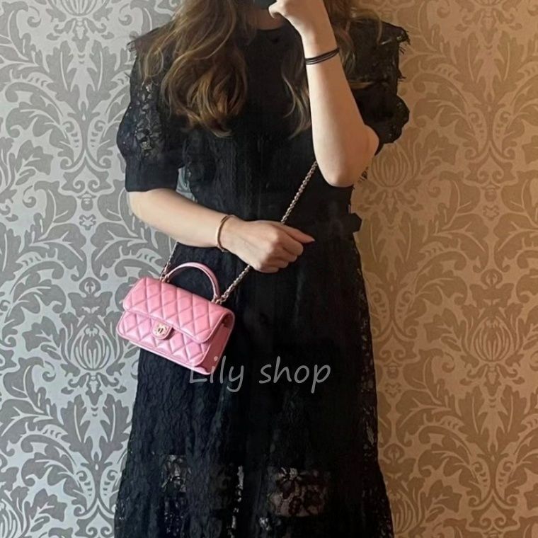 23-24AW☆》ピンクでかわいい【CHANEL】フラップフォンケース