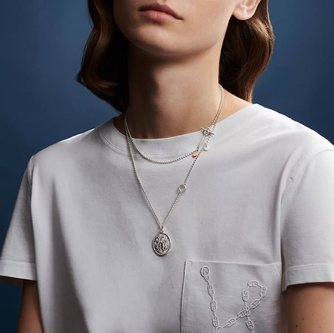 お洒落メンズへ♪【HERMES】大人気 x-Libris ペンダントスモール お洒落メンズへ】HERMES エクスリブリス ロングネックレス