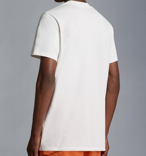 MONCLER2023/24秋冬新作 ロゴパッチ付きクルーネック半袖Tシャツ MONCLER2023/24秋冬新作 ロゴパッチ付きクルーネック半袖Tシャツ