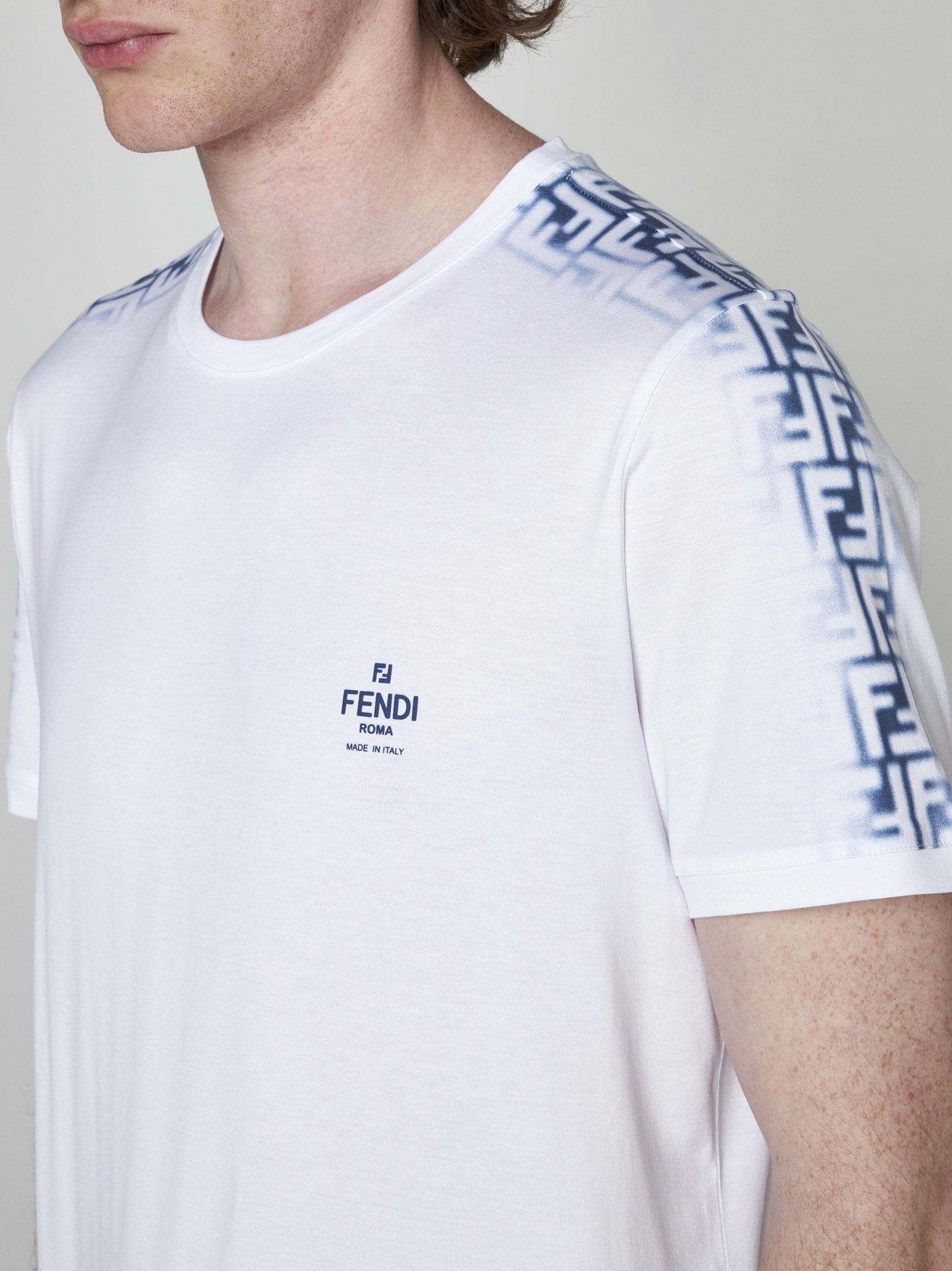 ☆ FENDI ☆ ロゴ付き / FF ホワイトジャージー Tシャツ (FENDI