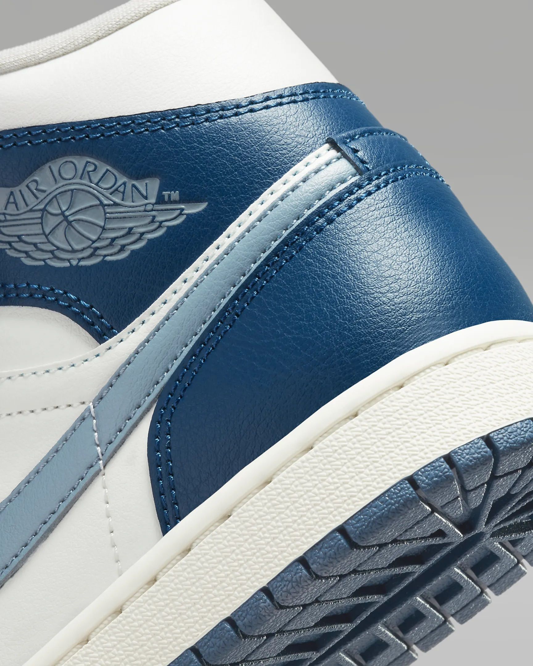 早いもの勝ち‼️NIKE AIR JORDAN 1 MID 26cm-