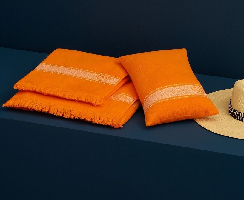 贈り物にも人気♪】HERMES クッション (HERMES/クッション・クッション