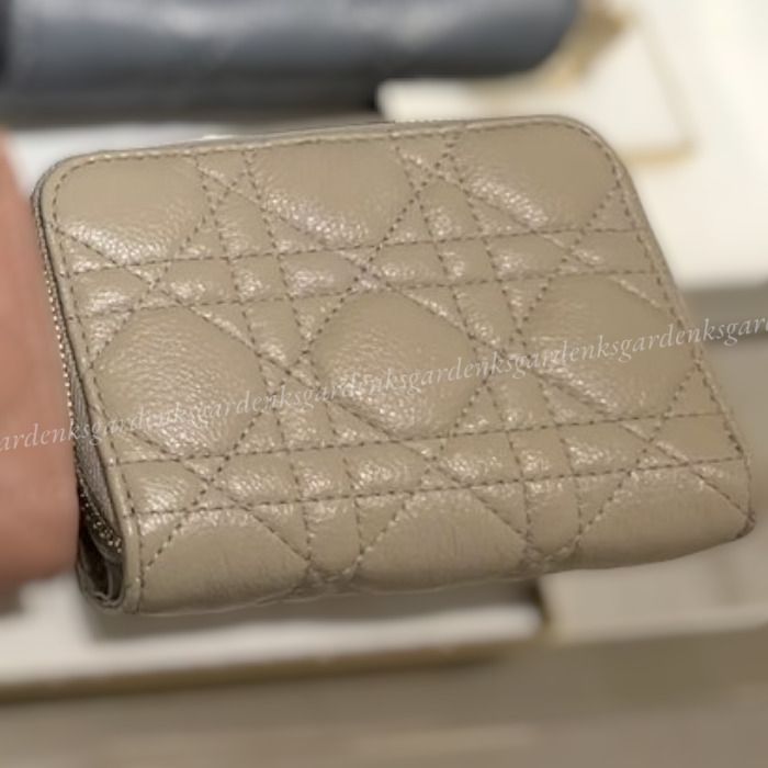 すぐ届く！DIOR CARO バイフォールド ウォレット 二つ折り財布