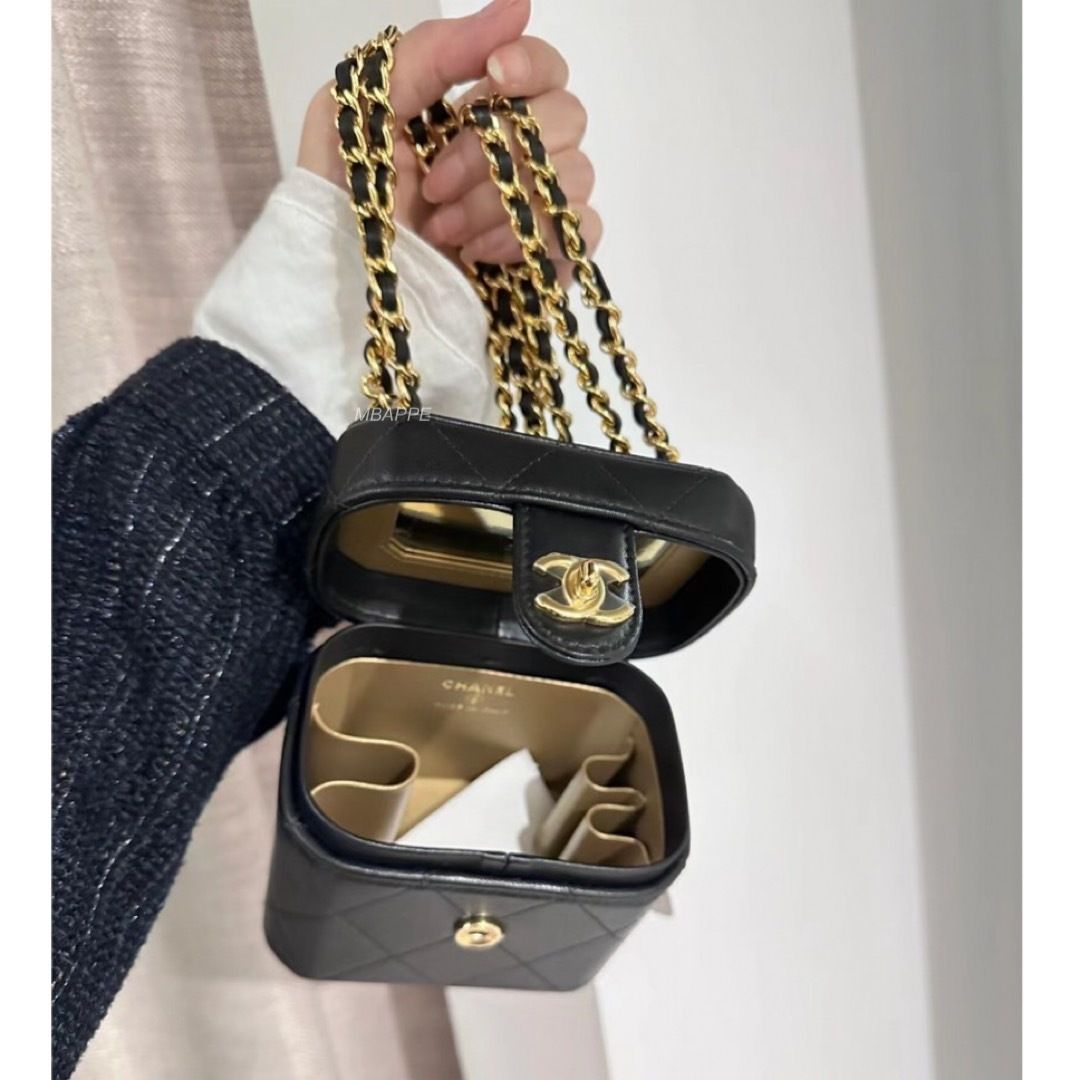 国内発送【お洒落なサイドポケット】CHANEL ヴァニティバッグ 21AW最新作☆》CHANEL ヴァニティ バッグ トップハンドル 黒