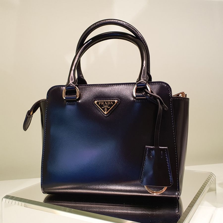 【PRADA】ミニ サフィアーノ ハンドバッグ/送料込 Prada サフィアーノレザー ミニバッグ | ブラック | FARFETCH JP