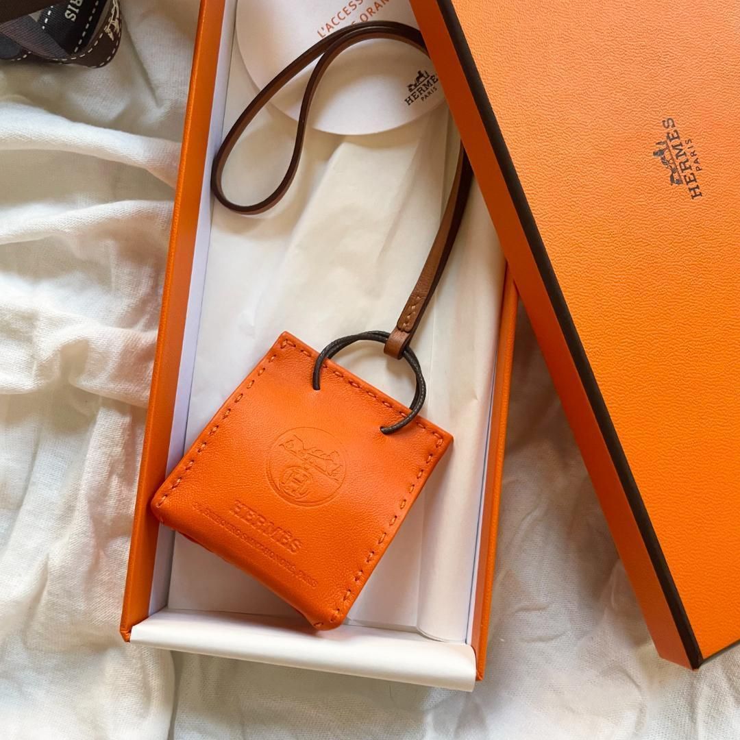 【鮮やかなオレンジが素敵♪】HERMES バッグチャーム 大人気☆HERMES☆オレンジ バッグ チャーム (HERMES/バッグ
