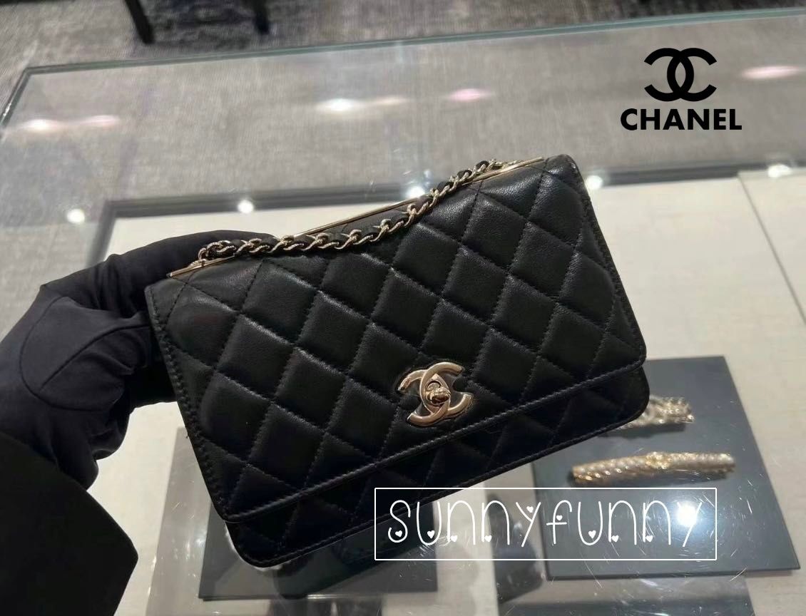 CHANEL 新作☆フォーンケース☆チェーンクラッチ☆ブラック