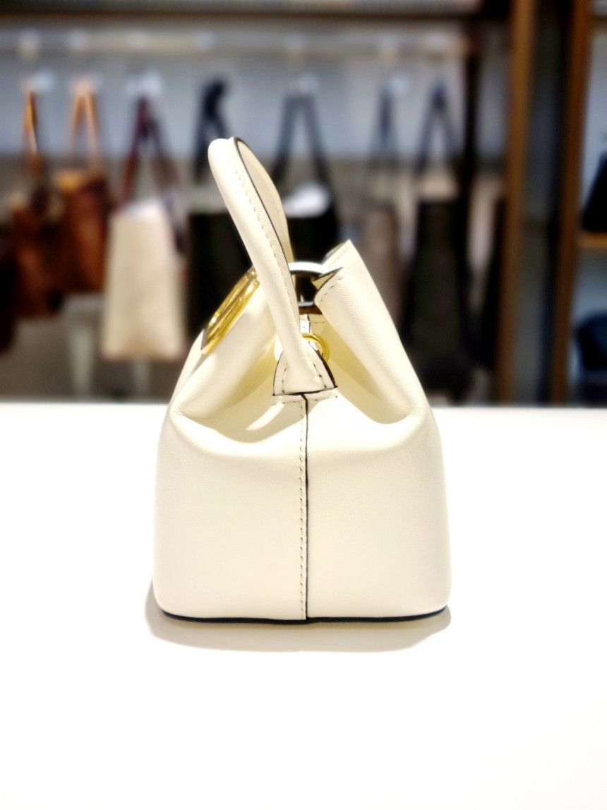 ◆VALENTINO◆ V ロゴ トートバッグ 2W2P0Y08 VNL 098 ◇VALENTINO◇ V ロゴ トートバッグ 2W2P0Y08 VNL 098