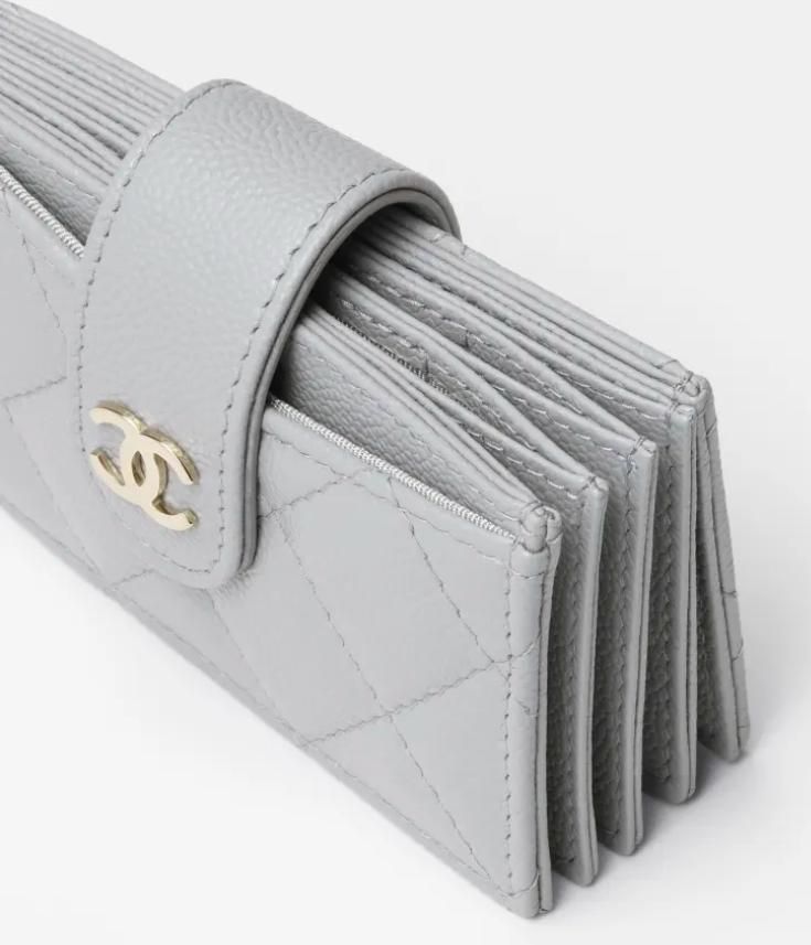入手困難◆送料込【CHANEL】カードホルダー グレインド グレー 2023/24 AW◇送料込【CHANEL】カードホルダーカーフグレーAP0342