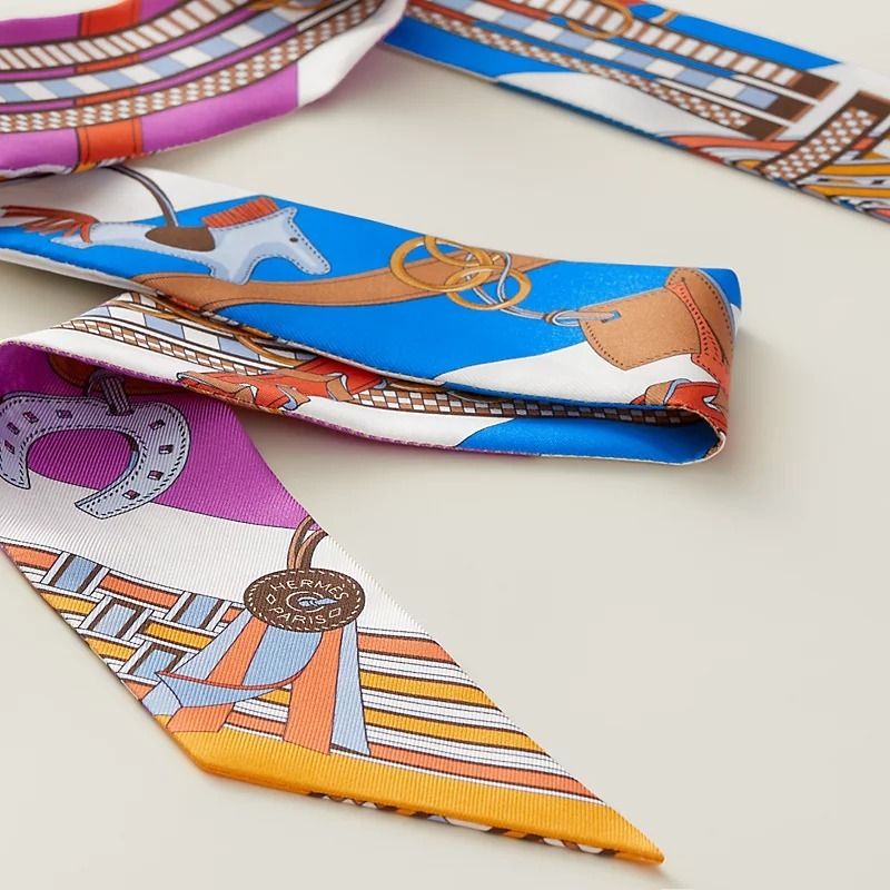 コーデやバッグにも♪】☆エルメス☆ツイリースカーフ (HERMES コーデやバッグにも♪】☆エルメス☆ツイリースカーフ (HERMES