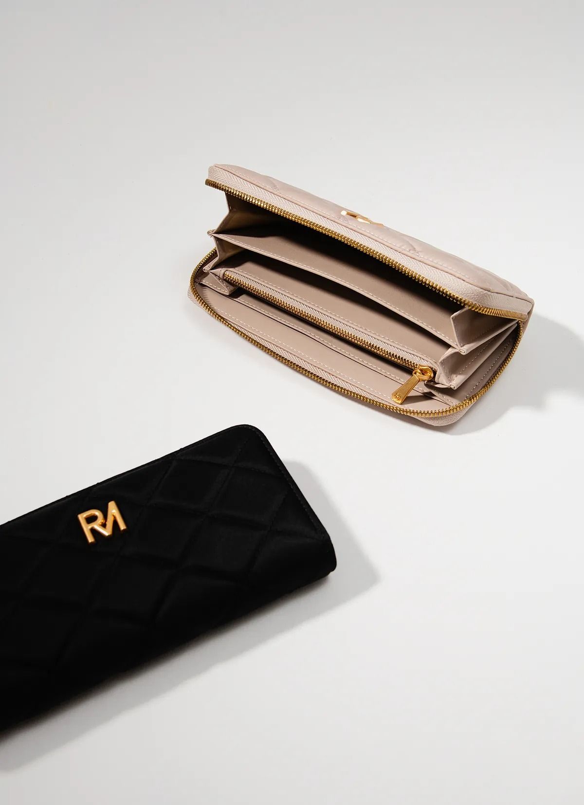 台湾 ROBINMAY ハンドストラップ付 キルティング長財布 Z461 台湾 ROBINMAY ハンドストラップ付 キルティング長財布 Z461