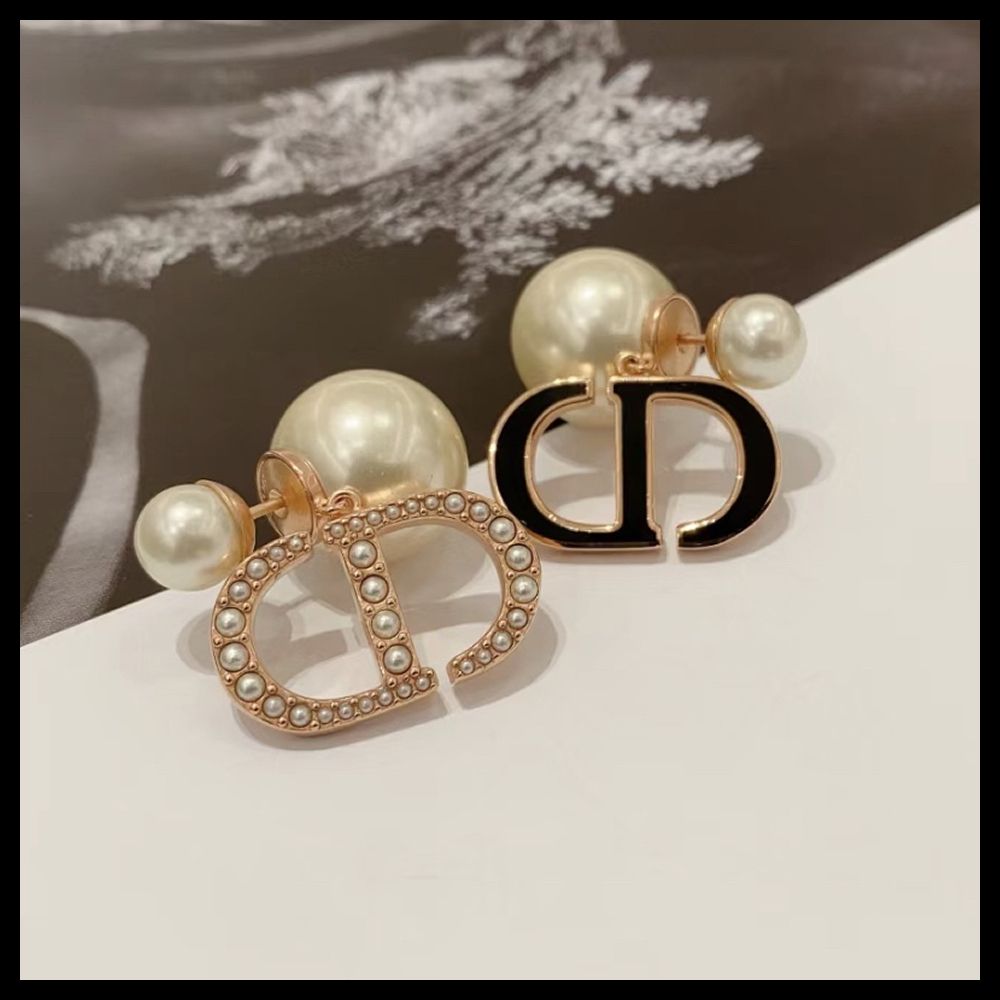 パールの存在感がオシャレ☆】DIOR☆ トライバル イヤリング (Dior