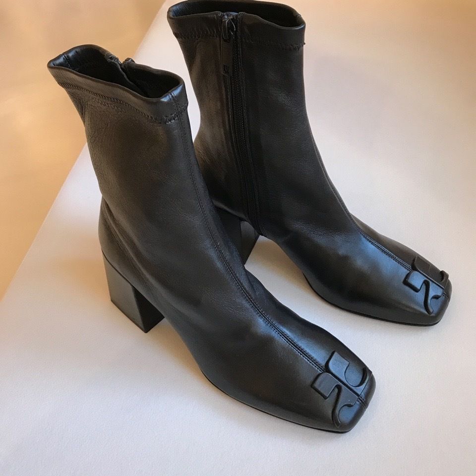 品質保証 COURREGES】軽量快適なストレッチレザーショートブーツ 靴