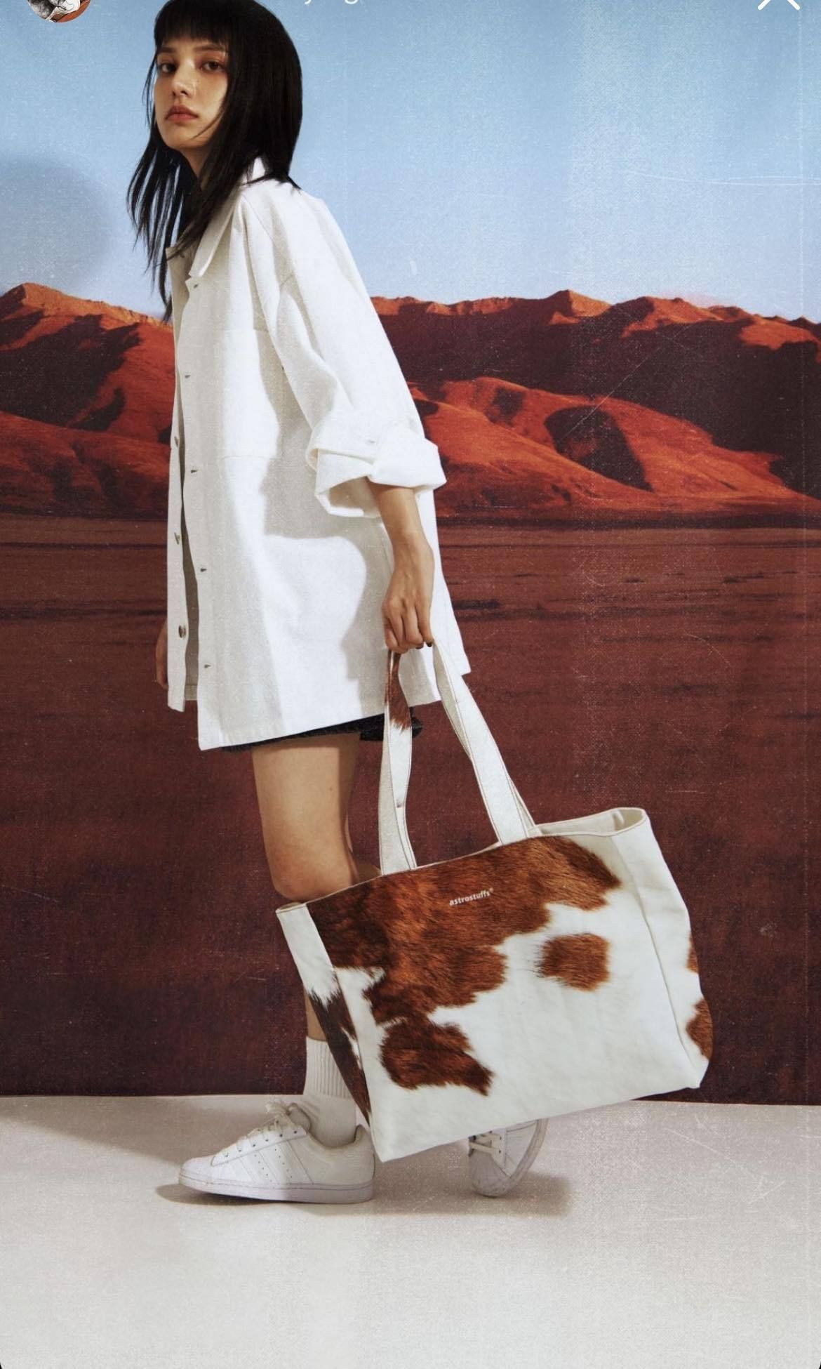 ASTRO Stuffs cowトートバッグ　新品　未使用品 Amazon.co.jp: ASTRO Stuffs トートバッグ COW TOTE B Bright