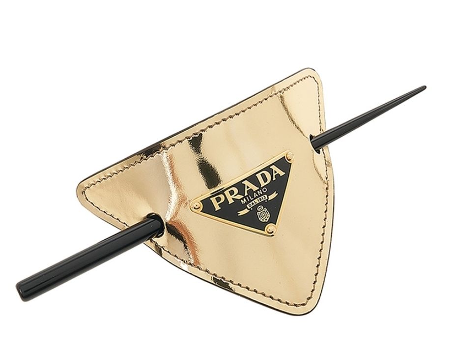 ★関税込★PRADA★ブラッシュドレザー ヘアクリップ★ ☆送料関税込☆PRADA ブラッシュドレザー ヘアクリップ☆超人気